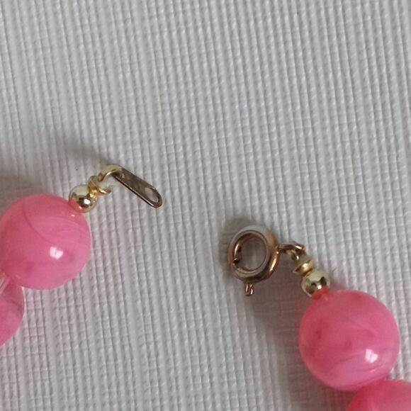 Bubblegum Pink Transparent Round Plastic Beaded Single Strand Fashion Necklace - Picture 10 of 10